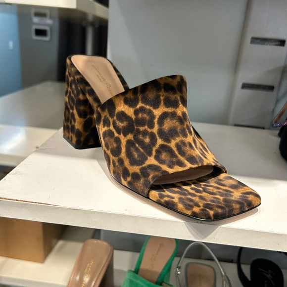 NIB sz 40 $795 Gianvito Rossi leopard mules